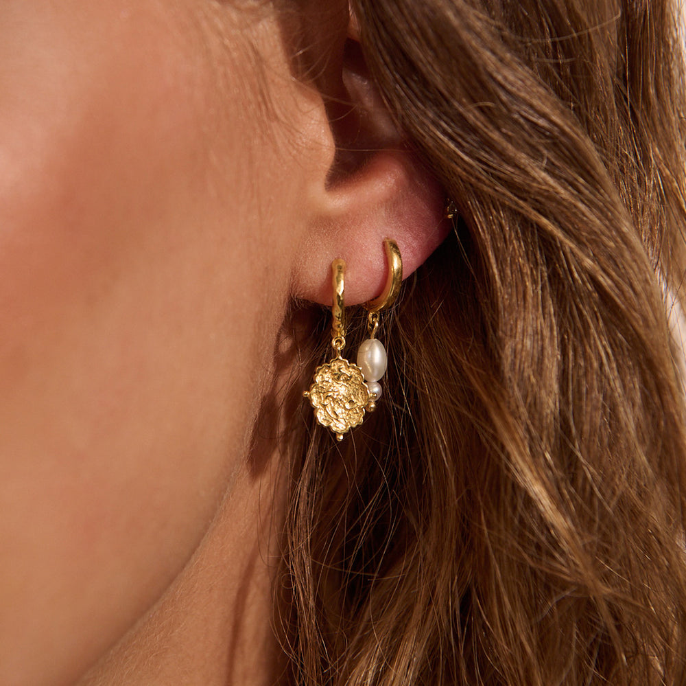 Murkani | Loved Always Huggie | Yellow Gold Plated - Dutch Hideout