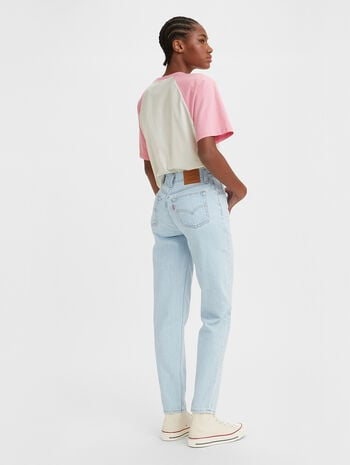 LEVI’S 80’S MOM JEANS